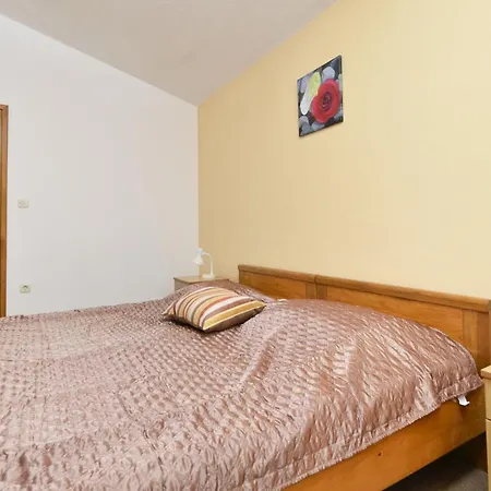 Family friendly apartments with a swimming pool Baska Voda, Makarska - 12442 Rum bild