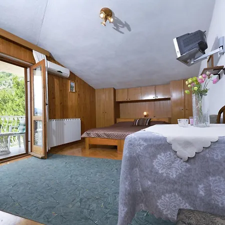 Family friendly apartments with a swimming pool Baska Voda, Makarska - 12442 Rum bild