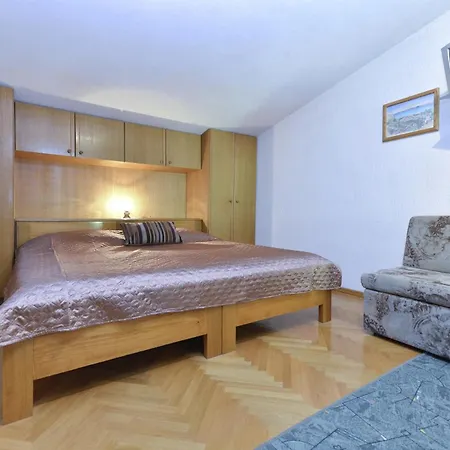 Family friendly apartments with a swimming pool Baska Voda, Makarska - 12442 Rum bild