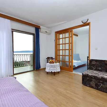 Family friendly apartments with a swimming pool Baska Voda, Makarska - 12442 Rum bild