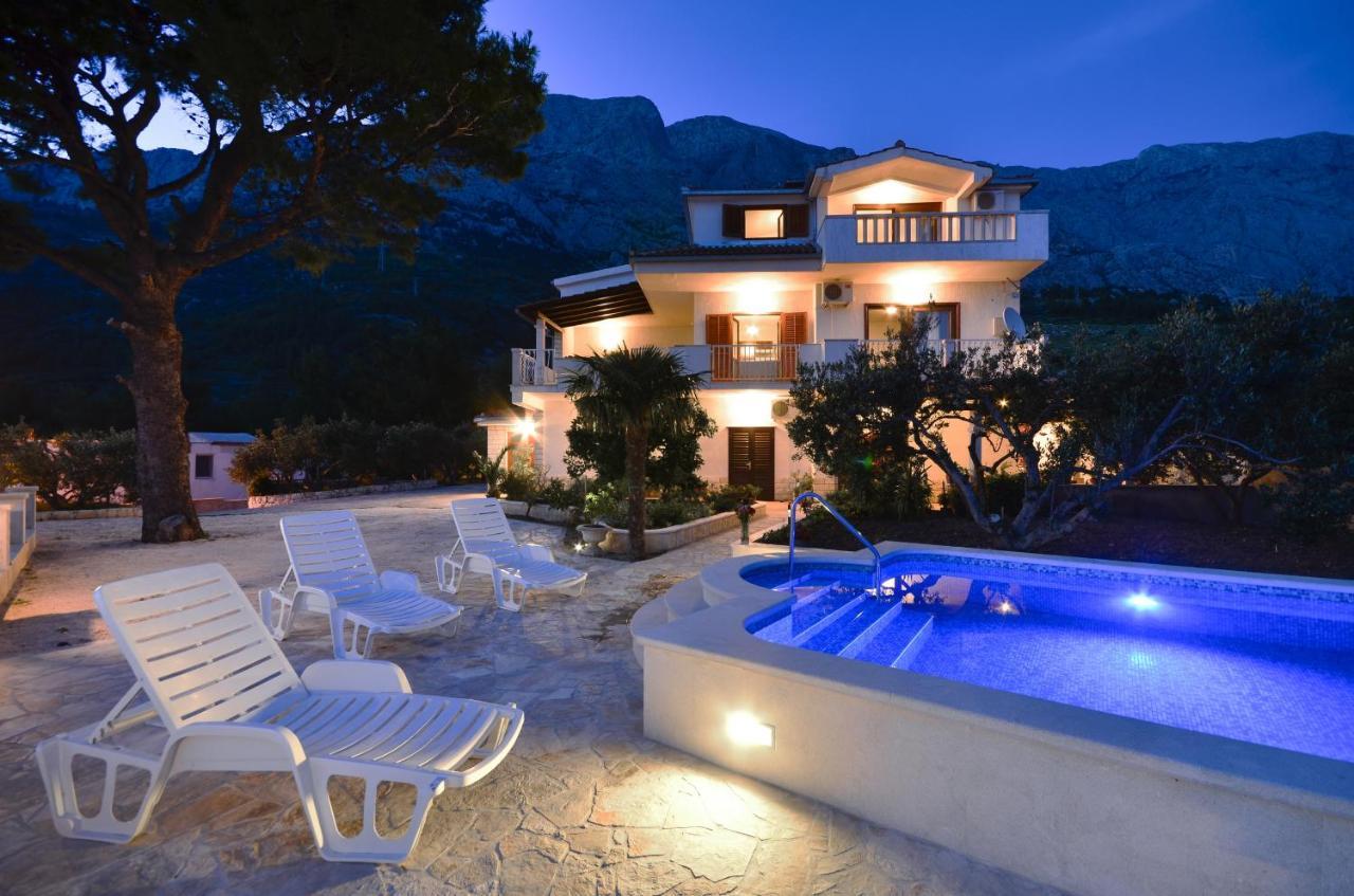 Family Friendly Apartments With A Swimming Pool Baska Voda, Makarska - 12442 Apartment *