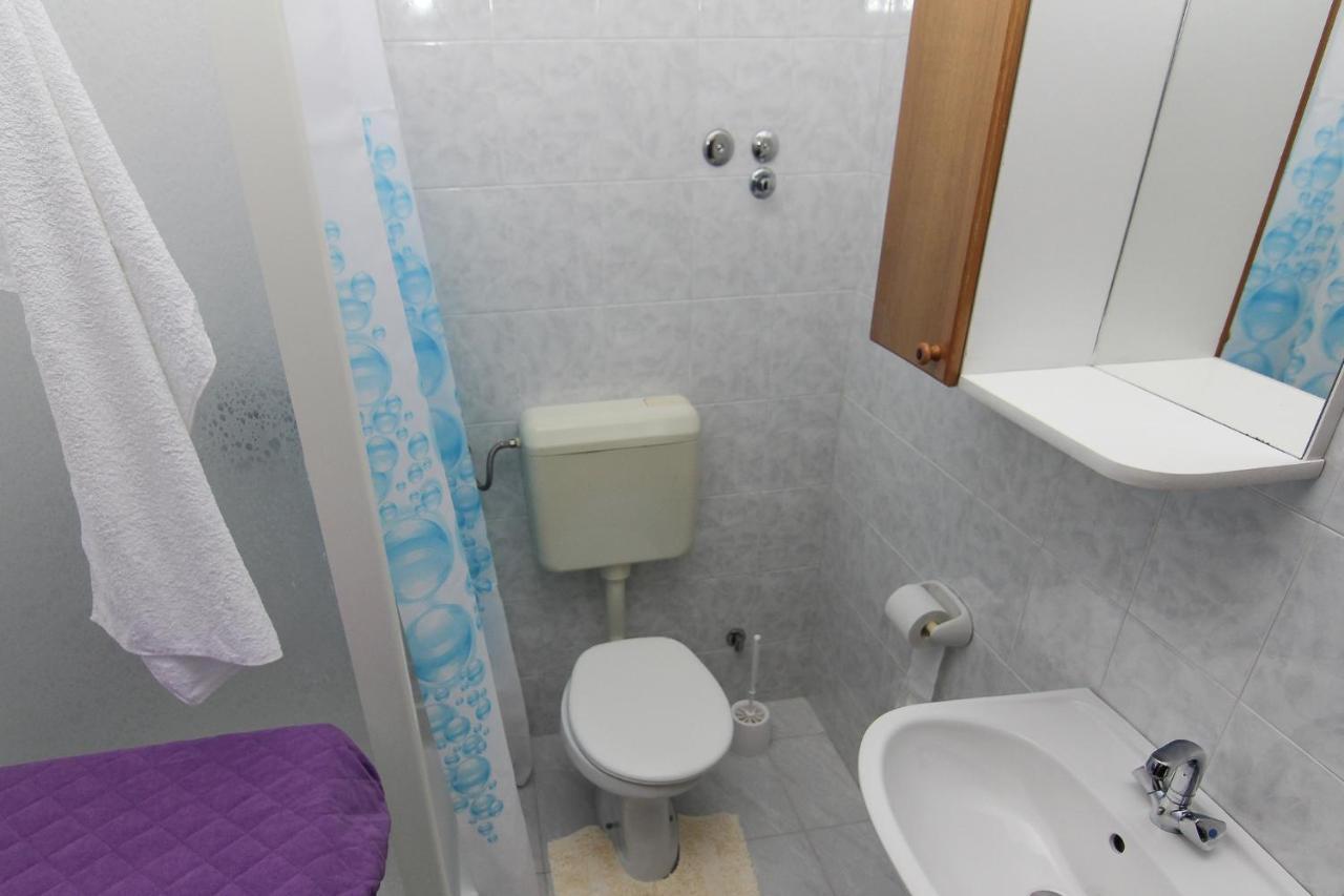 Family Friendly Apartments With A Swimming Pool Baska Voda, Makarska - 12442 *