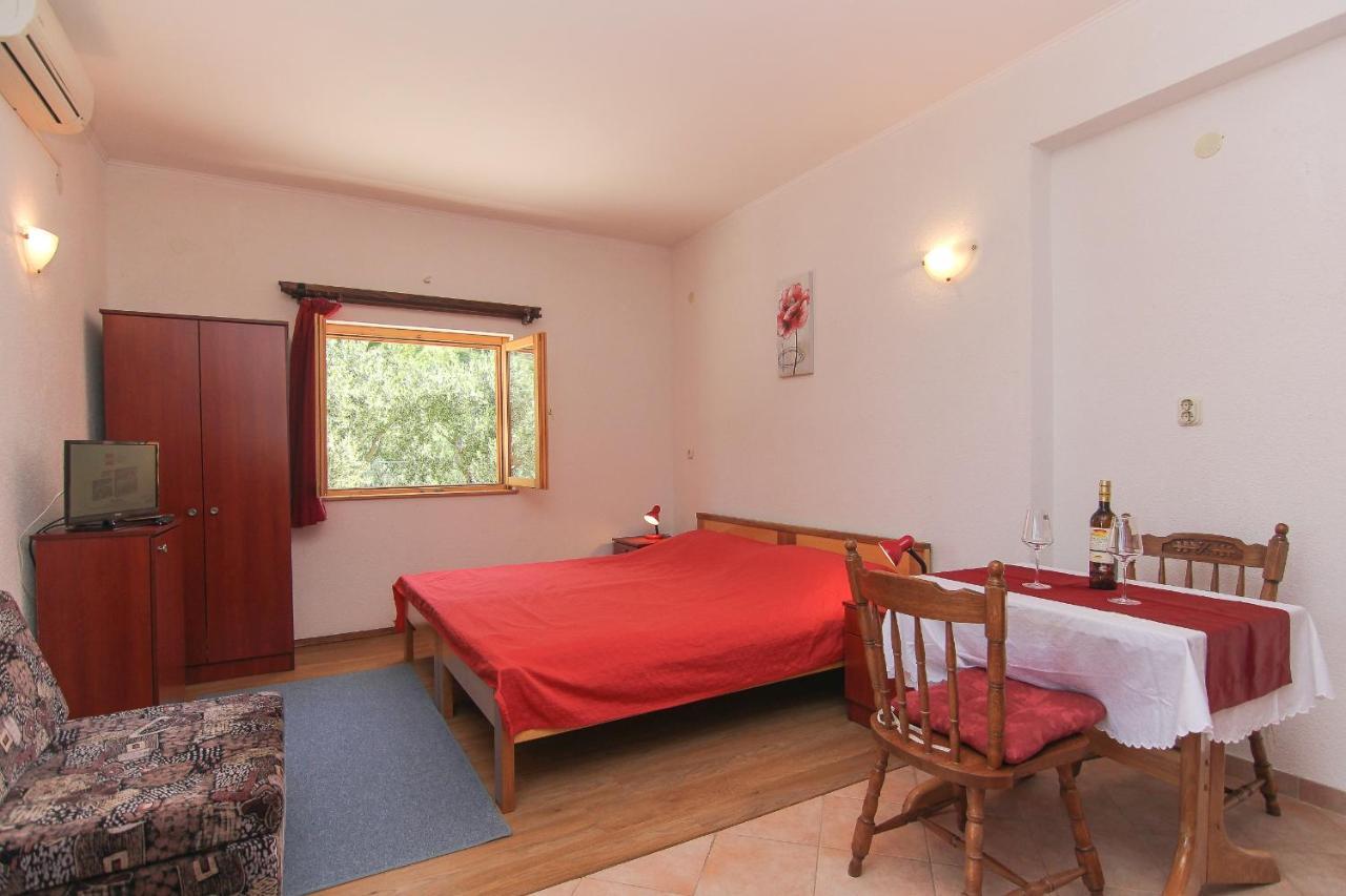 Family Friendly Apartments With A Swimming Pool Baska Voda, Makarska - 12442 Baska Voda