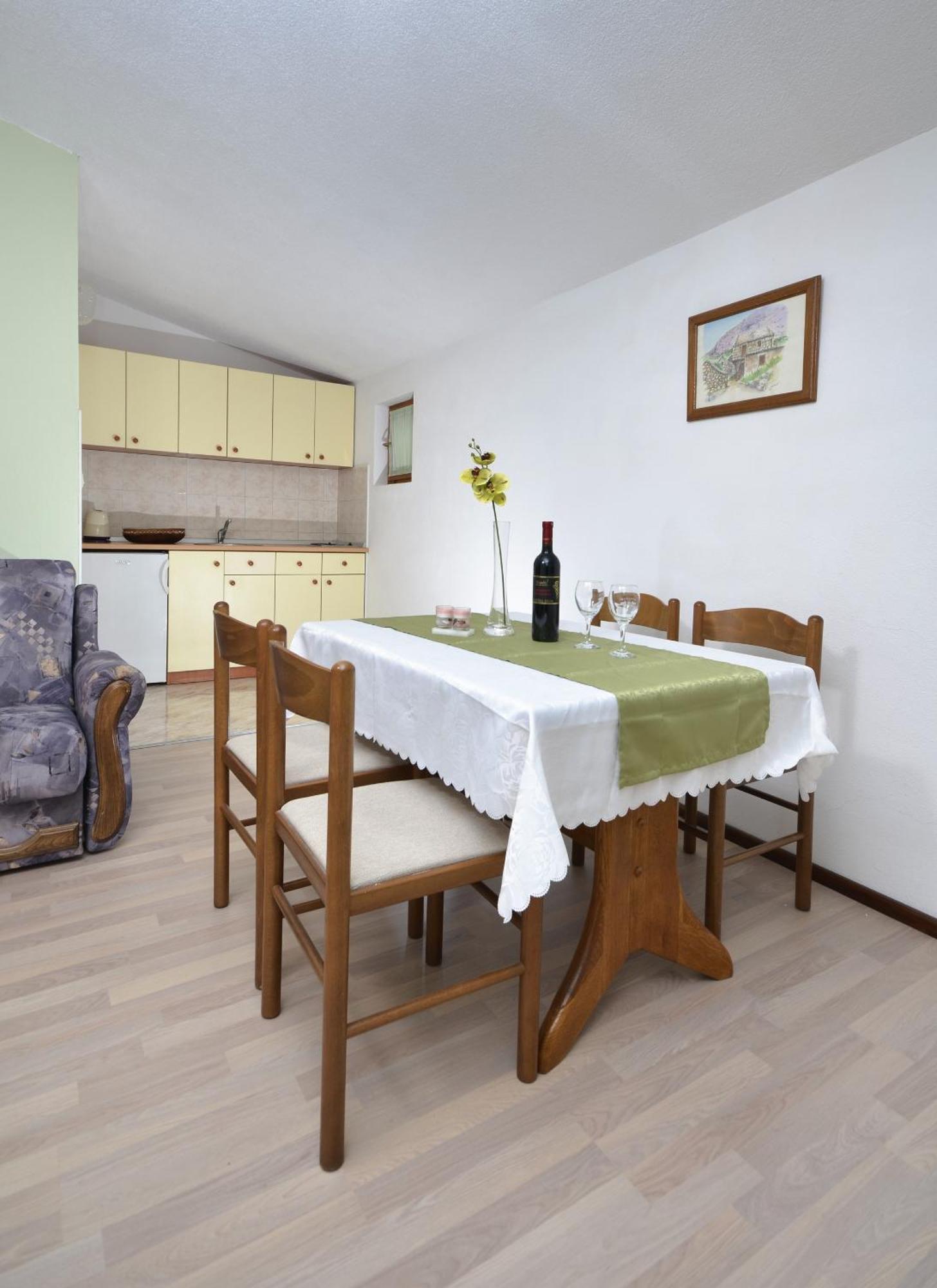 Family Friendly Apartments With A Swimming Pool Baska Voda, Makarska - 12442 Apartment Baska Voda