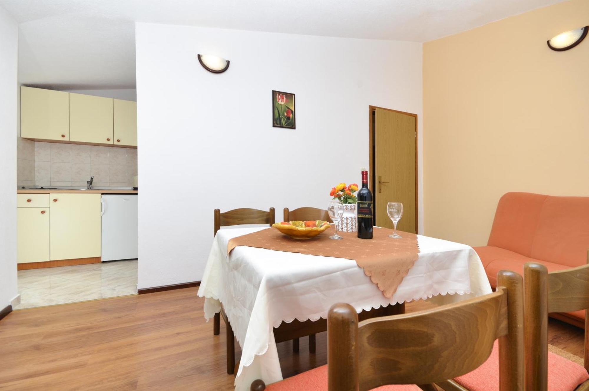 Apartment Family Friendly Apartments With A Swimming Pool Baska Voda, Makarska - 12442 *
