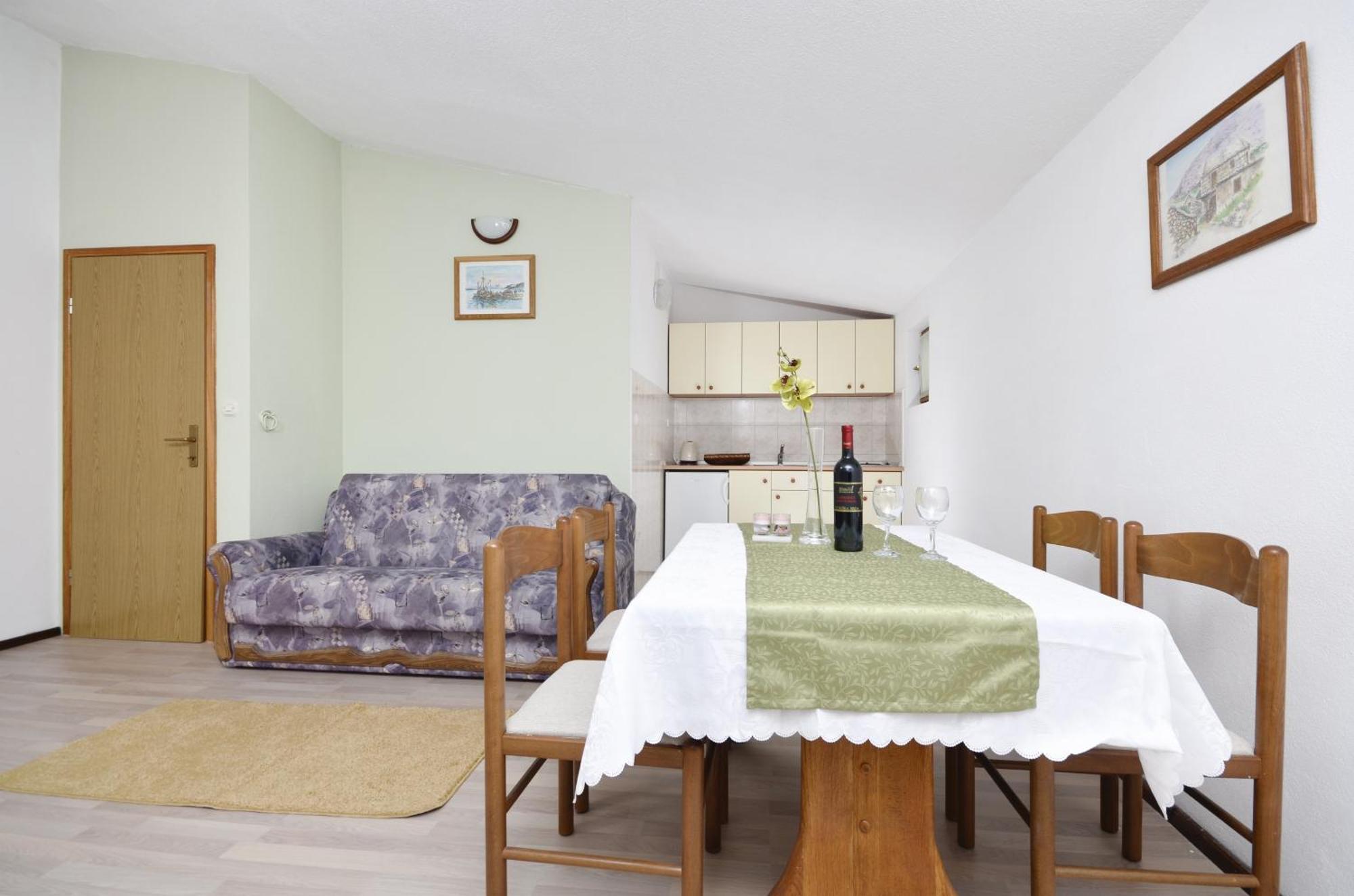 Family Friendly Apartments With A Swimming Pool Baska Voda, Makarska - 12442 *